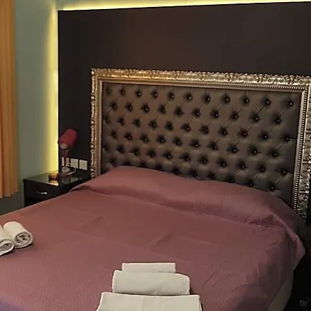 White Rose Hotel *